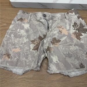 abercrombie kids taupe, cream, brown leaf print shorts